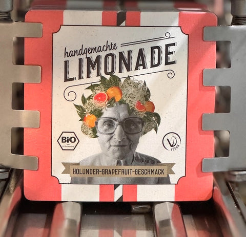 Wie kommt eigentlich die Bio-Limo in die Flasche?