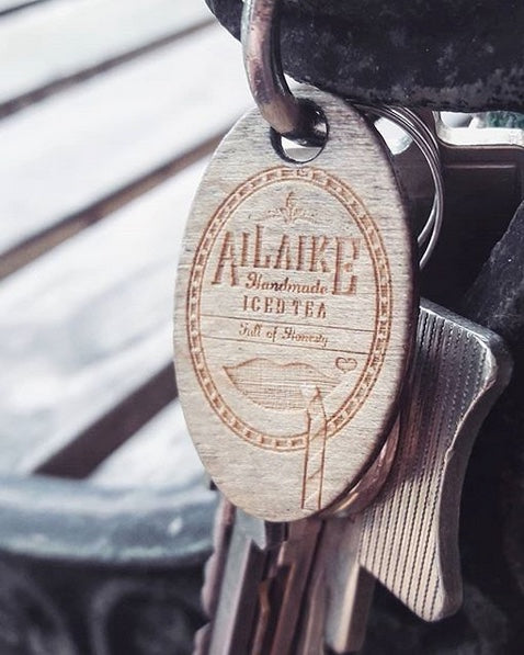 Holzschlüsselanhänger mit Logo-Gravur AiLaike Merch AiLaike, Merch, Schlüsselanhänger - AiLaike Natural Beverages GmbH - Handgemachte Bio-Erfrischungsgetränke aus Mainz seit 2010